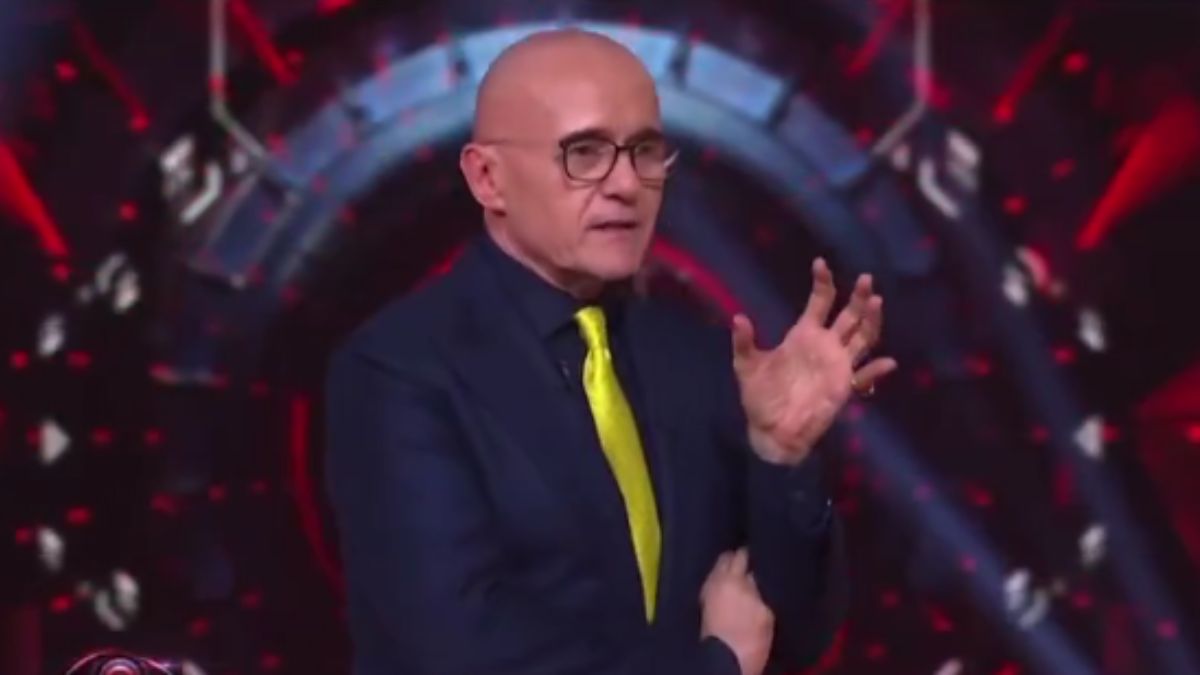 Grande Fratello, Signorini sbaglia il nome del primo finalista e va su tutte le furie: “Non è un mio errore!”