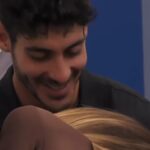 Grande Fratello, nella notte scoppia il bacio tra Javier e Helena: i fan pazzi di gioia!