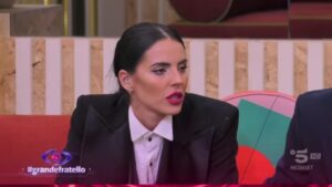 Grande Fratello, Shaila si allontana da Lorenzo post delusione per la mancata finale: “Sto rosicando, ce l’ho con lui”